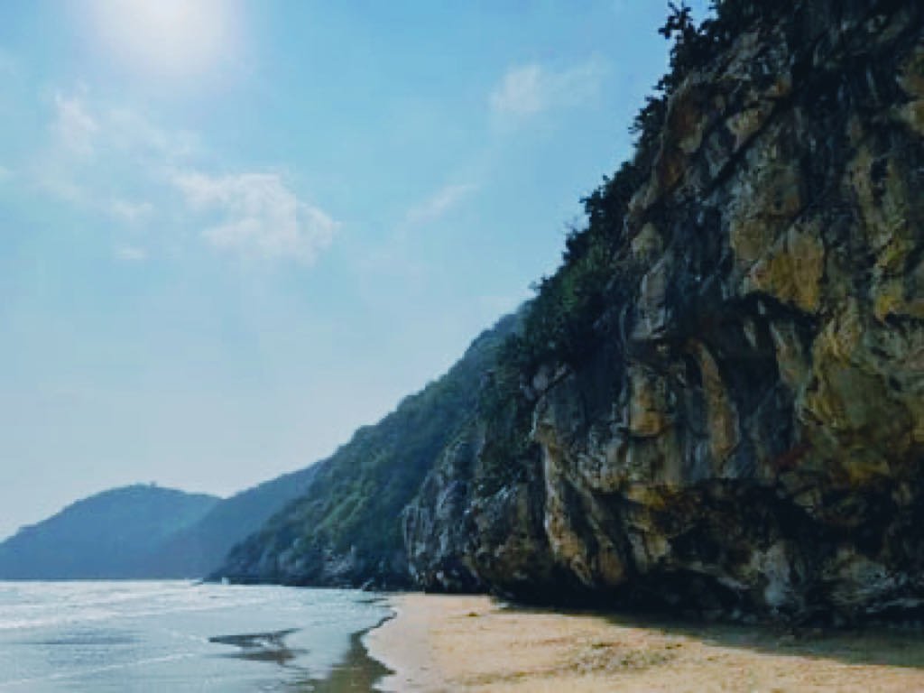 หาดเขากระโหลก,ปราณบุรี,ชายหาดทะเลปราณบุรี